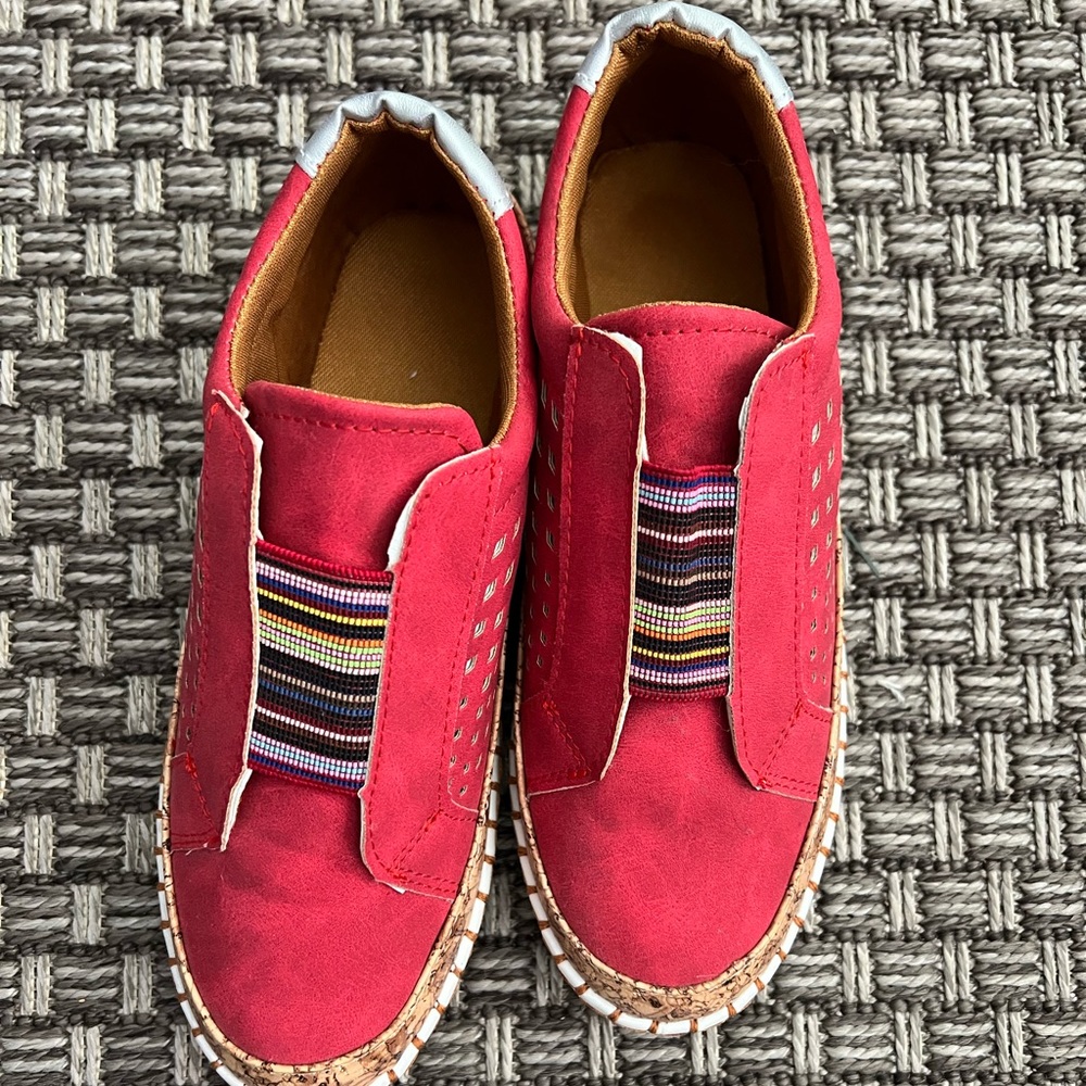 NWOT - cute slip on casual shoes.